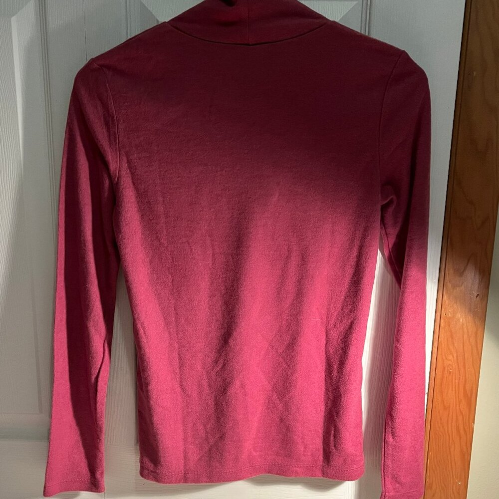 NWT Uniqlo Pink HEATTECH High Neck Shirt Womens Small - Picture 2 of 4